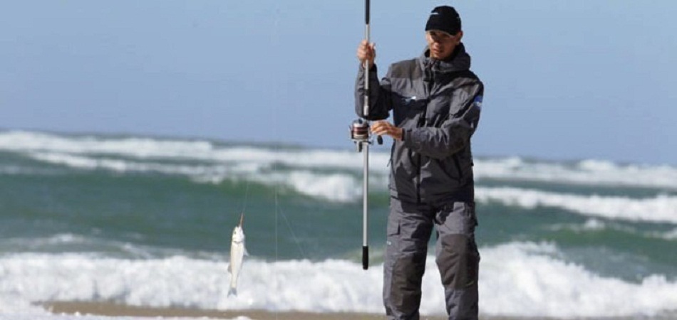 Pêcher en pleine mer : quels sont les équipements indispensables ?